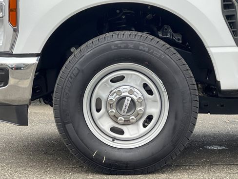 Used 2024 Ford F250 XL w/ XL Chrome Package image 23