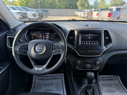 Used 2019 Jeep Cherokee Latitude w/ Popular Appearance Group FWD image 21