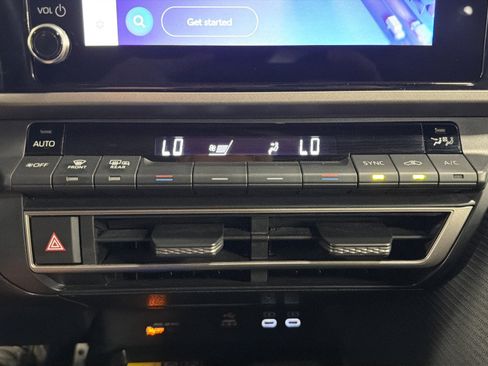 Used 2025 Toyota Camry SE FWD image 27