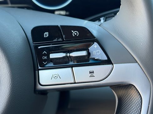 Used 2023 Hyundai Elantra SEL w/ Convenience Package image 20