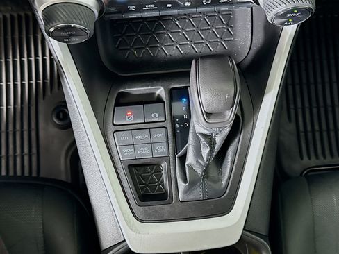 Certified 2022 Toyota RAV4 XLE image 17