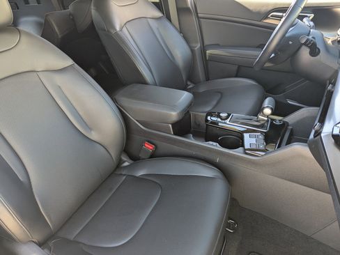 Certified 2025 Kia Sportage EX w/ Premium Package image 8