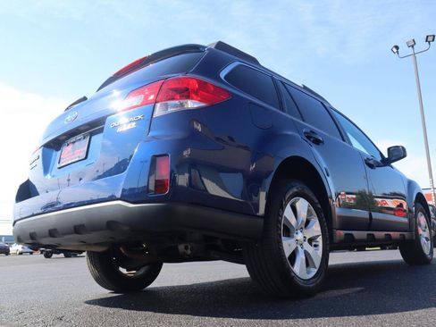 Used 2011 Subaru Outback 2.5i Limited w/ PWR Moonroof Pkg AWD/4WD image 18