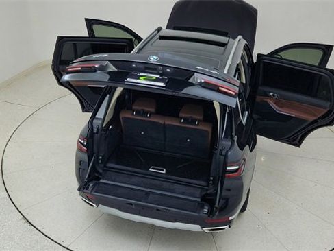 Used 2025 BMW X7 xDrive40i w/ Parking Assistance Package image 87