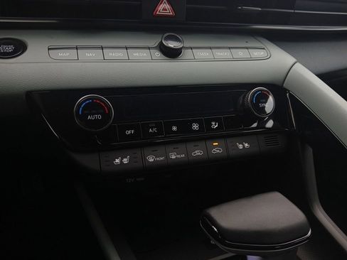 New 2025 Hyundai Elantra Limited FWD image 21