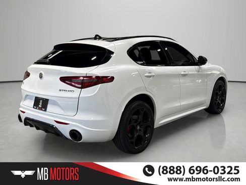 Used 2022 Alfa Romeo Stelvio Veloce AWD/4WD image 4