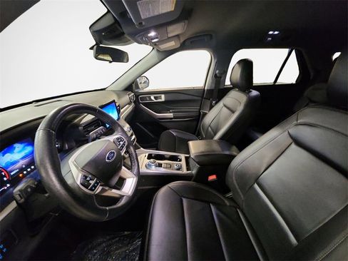 Used 2022 Ford Explorer XLT w/ Equipment Group 202A image 12