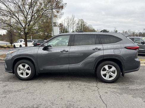 Used 2021 Toyota Highlander LE image 6