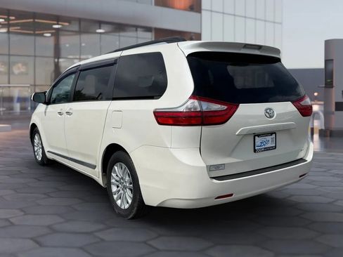 Used 2016 Toyota Sienna XLE image 6