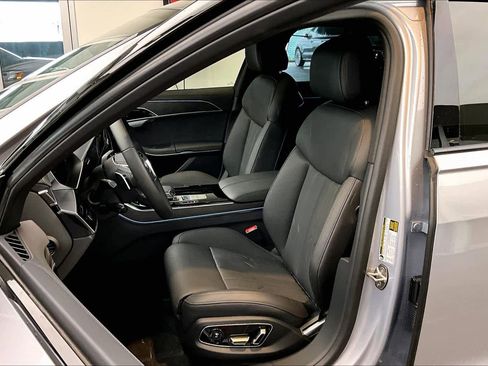 Used 2025 Audi A8 L 3.0T image 7