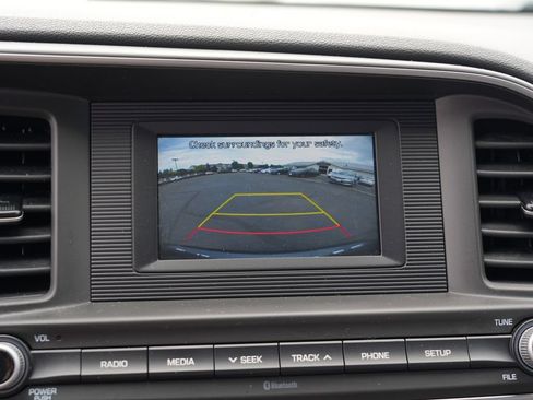 Used 2020 Hyundai Elantra SE FWD image 28