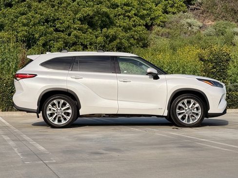 Used 2022 Toyota Highlander Limited image 10