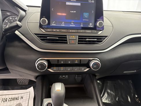 Used 2025 Nissan Altima 2.5 S FWD image 9