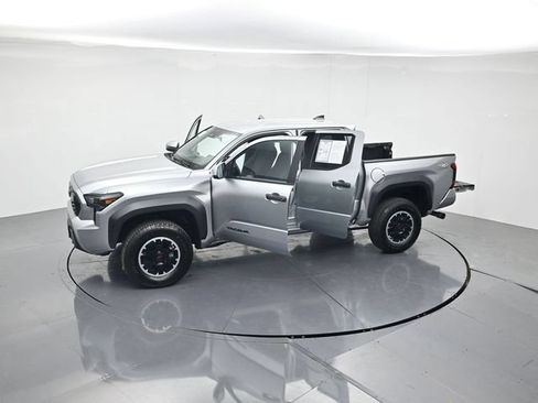 Used 2024 Toyota Tacoma TRD Off-Road AWD/4WD image 50