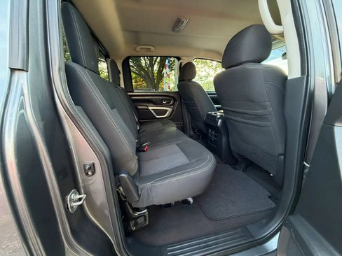 Used 2017 Nissan Titan SV AWD/4WD image 23