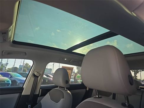 Used 2023 Volkswagen Taos SE w/ Panoramic Sunroof Package FWD image 22