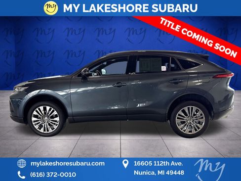 Used 2024 Toyota Venza XLE image 4