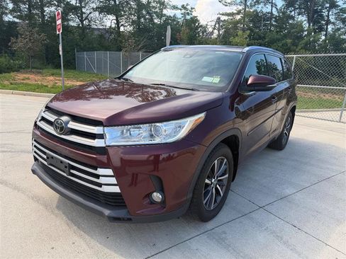 Used 2017 Toyota Highlander XLE w/ Protection Package #3 AWD/4WD image 3