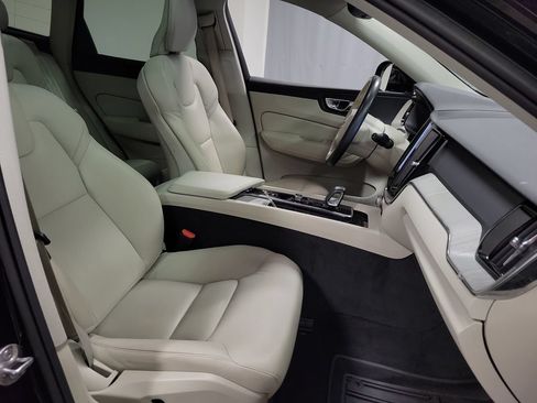 Used 2023 Volvo XC60 B5 Plus FWD image 26