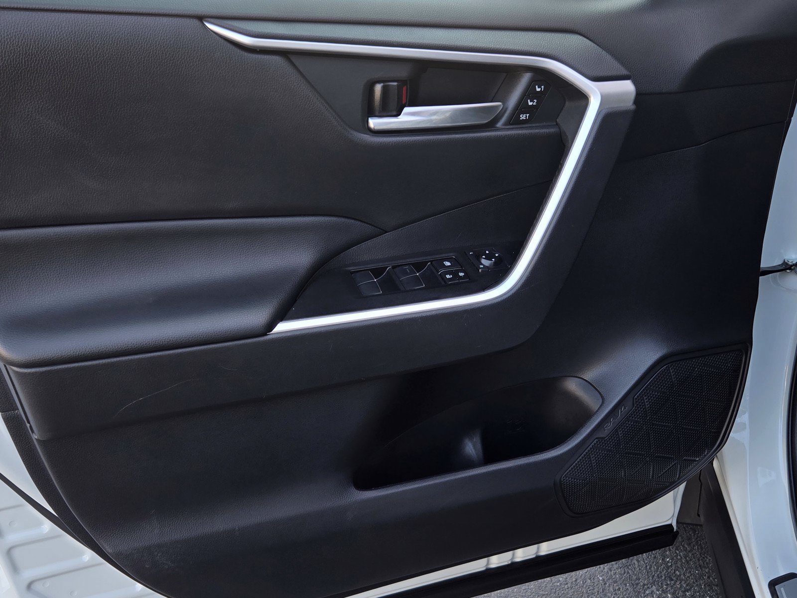 Certified 2021 Toyota RAV4 XLE Premium FWD image 9