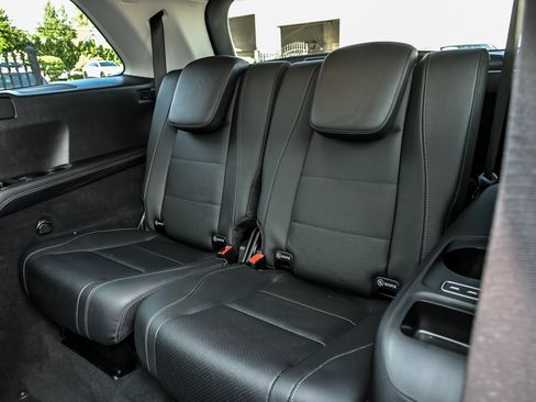 Used 2024 Mercedes-Benz GLS 450 4MATIC image 15