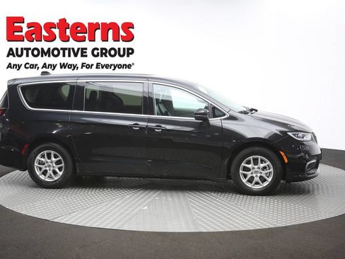 Used 2023 Chrysler Pacifica Touring-L FWD image 45