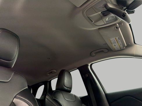Used 2021 Jeep Cherokee Latitude Plus AWD/4WD image 19