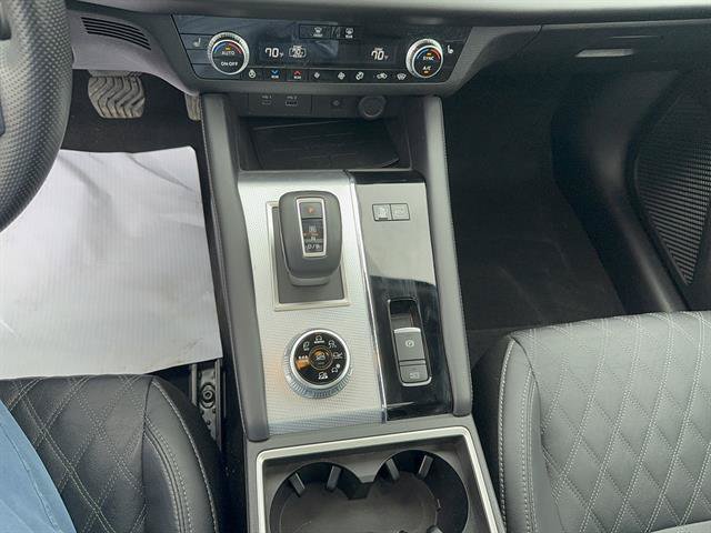 Used 2023 Mitsubishi Outlander SEL AWD/4WD image 16