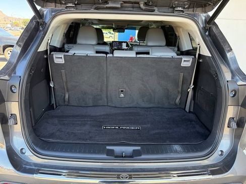 Used 2021 Toyota Highlander Platinum FWD image 45