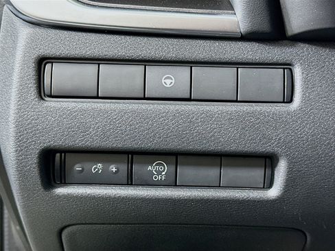 Used 2023 Nissan Rogue SV FWD image 17
