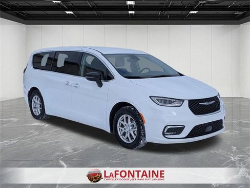 Certified 2024 Chrysler Pacifica Touring-L image 7