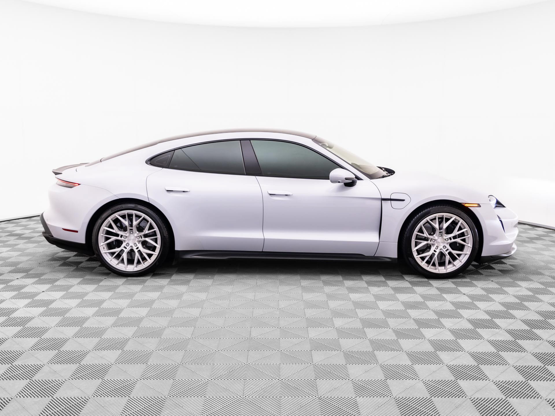 Used 2021 Porsche Taycan AWD/4WD image 7