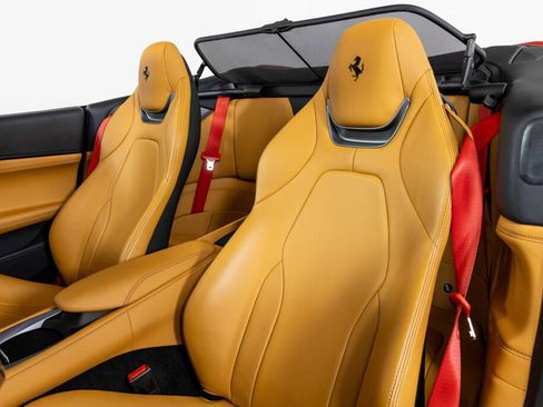 Certified 2022 Ferrari Portofino M image 32