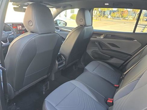 New 2026 Volkswagen Tiguan SE R-Line image 9