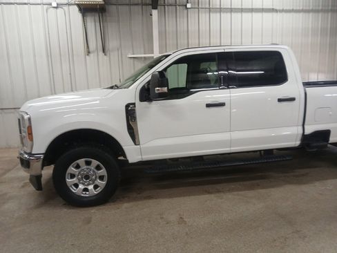 Used 2024 Ford F250 XLT image 2