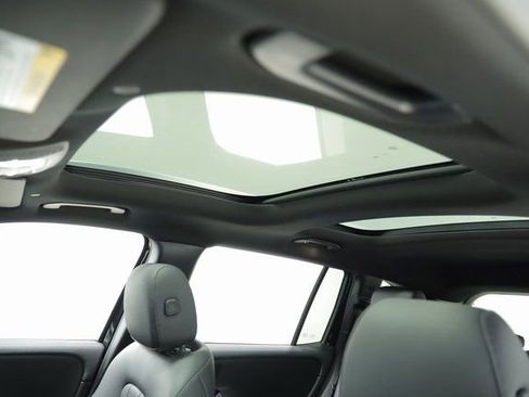 Used 2024 Mercedes-Benz GLB 250 image 30