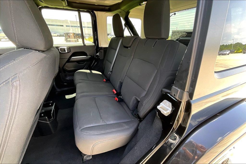 Used 2020 Jeep Wrangler Unlimited Sahara AWD/4WD image 26