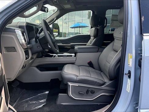 New 2026 Ford F250 Platinum w/ Platinum Plus Package AWD/4WD image 9