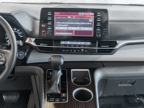 Used 2023 Toyota Sienna LE FWD image 19