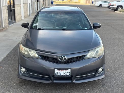 Used 2012 Toyota Camry SE w/ Leather Pkg FWD image 9