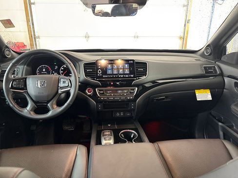 Used 2025 Honda Ridgeline Black Edition image 16