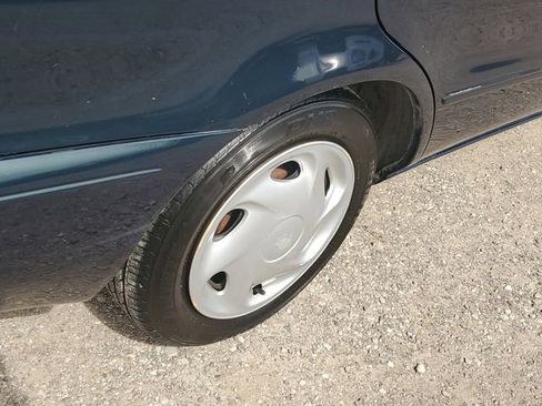 Used 1997 Geo Prizm LSi w/ Preferred Equipment Group 3 FWD image 5
