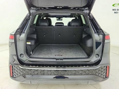 Used 2025 Volkswagen Tiguan SE R-Line AWD/4WD image 14