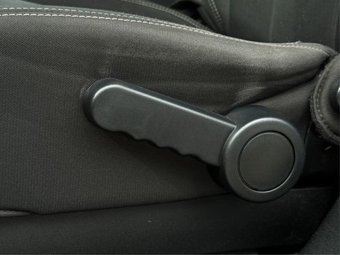 Used 2017 Jeep Wrangler Sahara w/ Connectivity Group image 20