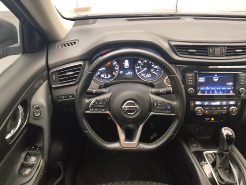 Used 2019 Nissan Rogue SV w/ Premium Package FWD image 22