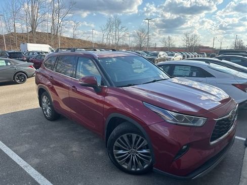 Used 2022 Toyota Highlander Platinum image 3