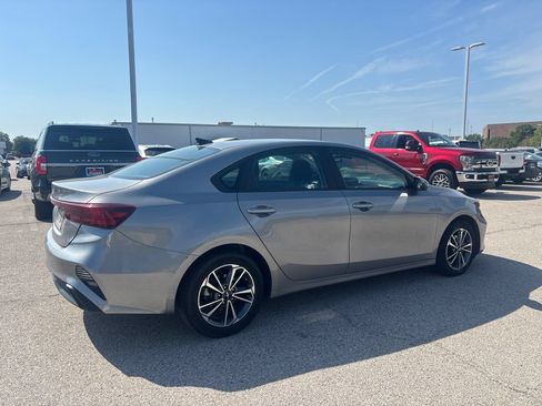 Used 2024 Kia Forte LXS w/ LXS Technology Package FWD image 4