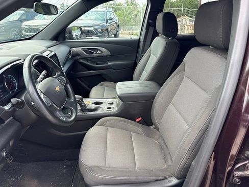 Used 2023 Chevrolet Traverse LT AWD/4WD image 9