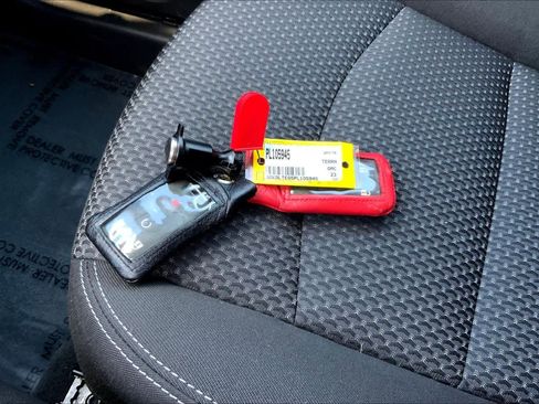 Used 2023 GMC Terrain SLE w/ Driver Convenience Package image 13