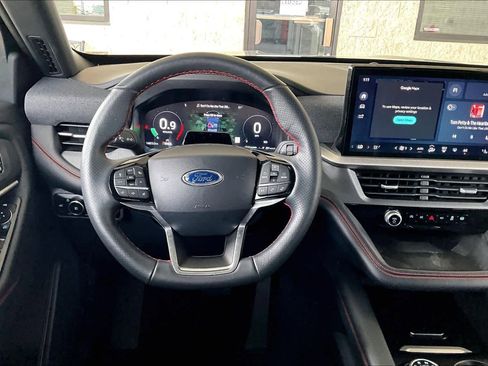 Used 2025 Ford Explorer ST-Line w/ ST-Line Street Pack image 5